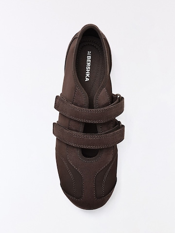 Bershka Sneakers laag in Bruin