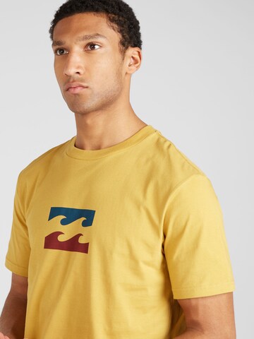 BILLABONG T-shirt 'TEAM WAVE' i guld