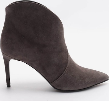 Saint Laurent Dress Boots in 39 in Brown: front