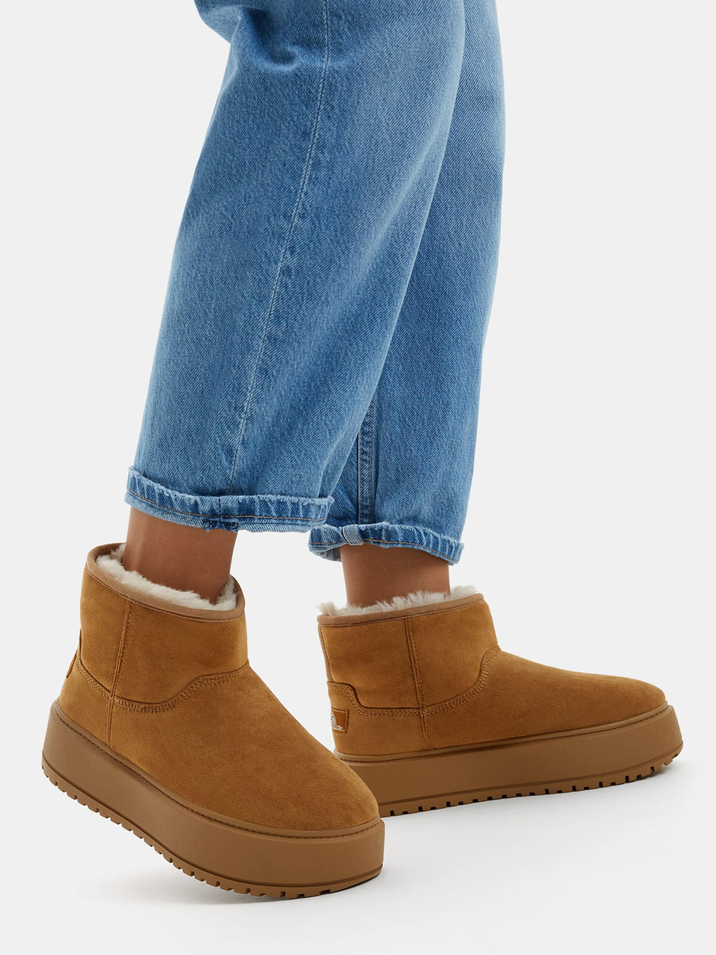 Stivali clearance alti bershka