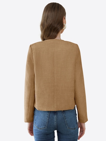 Imily Bela Tussenjas in Bruin: terug