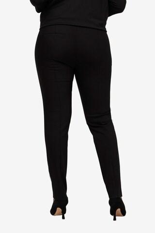 Coupe slim Pantalon à plis Ulla Popken en noir