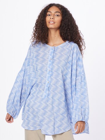 Free People Blouse in Blauw: voorkant