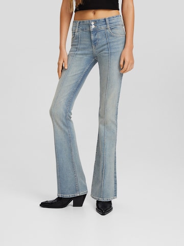 Bershka Boot cut Pleated Jeans in Blue: front