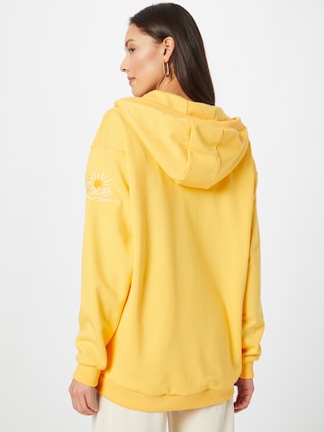 Sweat-shirt 'FELICIA' Femi Stories en jaune