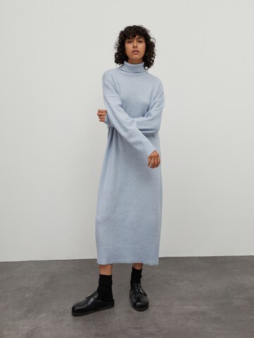 EDITED Knitted dress 'Gia' in Blue: front