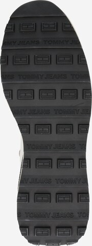 Tommy Jeans حذاء رياضي بلا رقبة بلون بيج