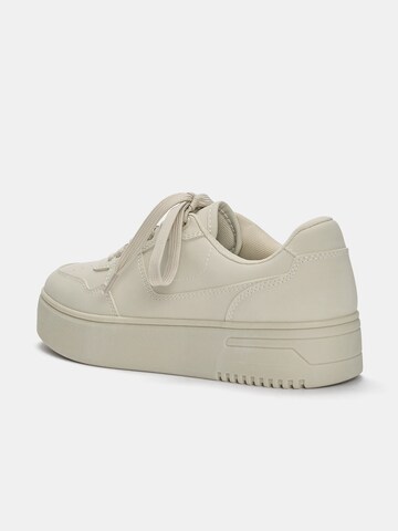 Sneaker bassa di Pull&Bear in bianco