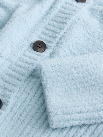 Next Плетена жилетка в синьо