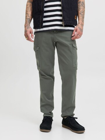 JACK & JONES Zwężany krój Bojówki w kolorze zielony