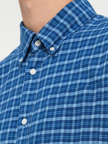 GAP Regular fit Риза в синьо