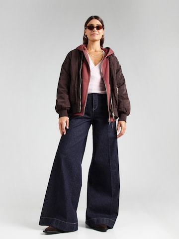 sarkans OH APRIL Sportiska jaka