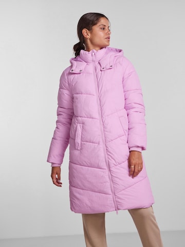 Manteau d’hiver 'Jamilla' PIECES en violet : devant