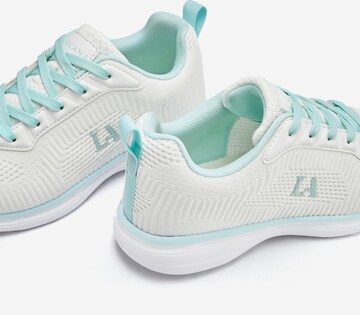 Sneaker low de la LASCANA pe bej