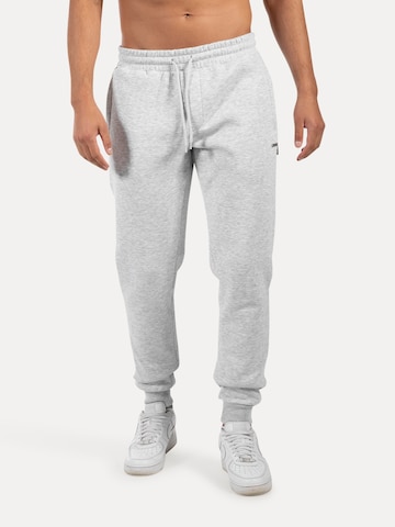 Smilodox Tapered Broek in Grijs: voorkant