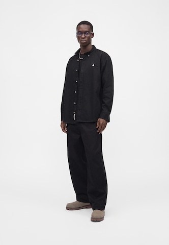 Carhartt WIP Comfort Fit Košeľa 'Madison' - Čierna