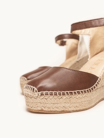 Alhamas - Zapatos destalonado 'Alpargata Cuña 10 cm' en marrón
