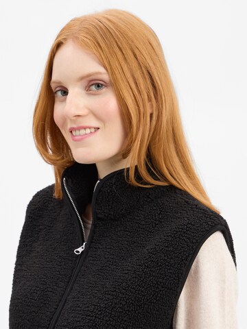 Marie Lund Weste in Schwarz