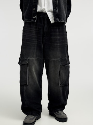 Pull&Bear Loose fit Cargo jeans in Black: front