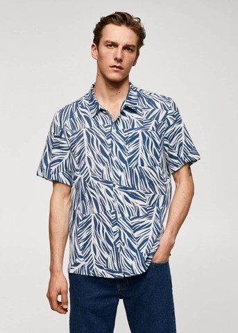 MANGO MAN Regular fit Overhemd 'Hojas' in Blauw: voorkant