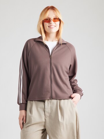 ONLY Carmakoma - Sudadera con cremallera en marrón: frente