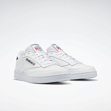 Sneaker low 'Club C 85' de la Reebok pe alb