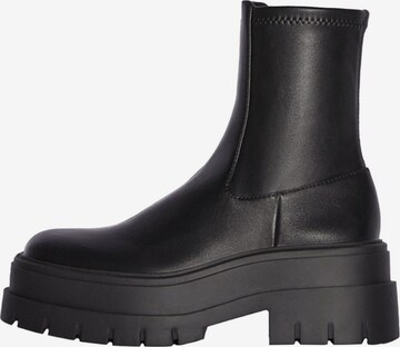 Bershka Chelsea Boots in Schwarz