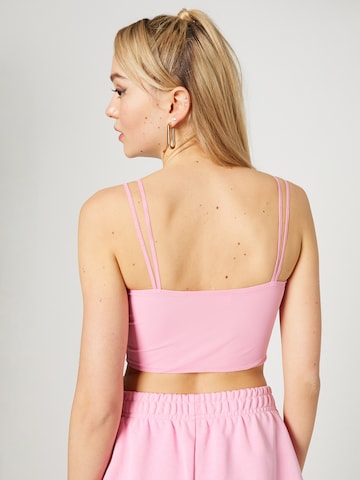 Top 'Nola' di Hoermanseder x About You in rosa