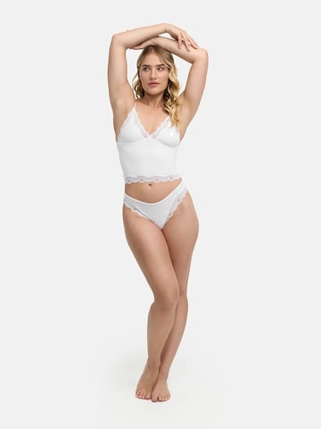 String 'Lace Tanga' cfab (formerly creamy fabrics) en blanc