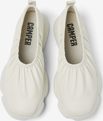 Scarpa slip-on 'Karst' di CAMPER in bianco