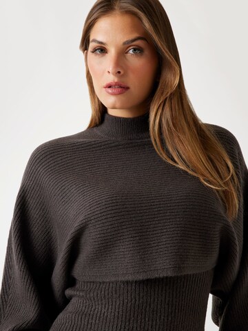 GUESS Pullover in Braun