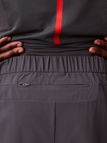 Calvin Klein Sport Regular Shorts in Grau