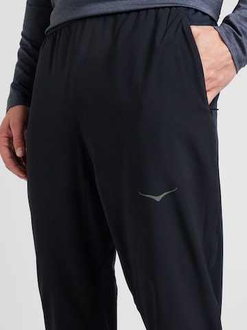 Hoka One One Normalny krój Spodnie sportowe 'NOVAFLY' w kolorze czarny