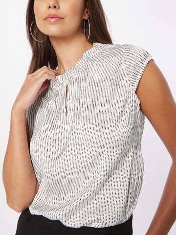 COMMA - Blusa en blanco