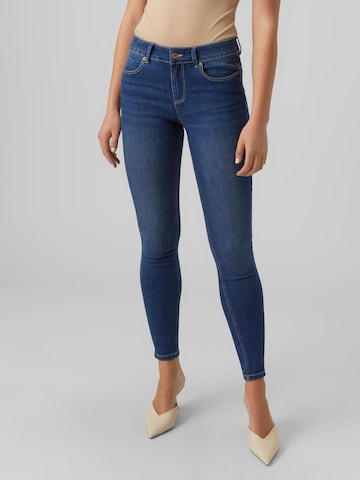 Skinny Jeans 'SELA' de la VERO MODA pe albastru: față