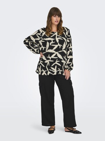 ONLY Carmakoma - Blusa en negro