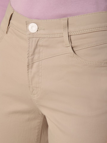 BRAX Slimfit Hose 'Carola' in Braun