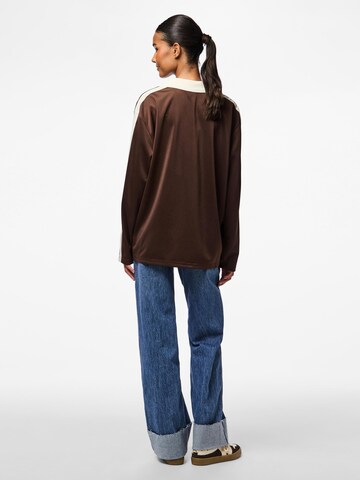T-shirt 'PCGrace' PIECES en marron