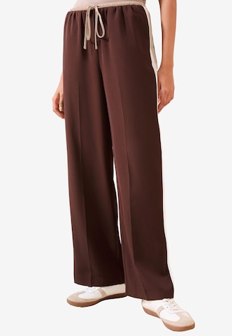 Pantaloni de la Friends Like These pe maro: față