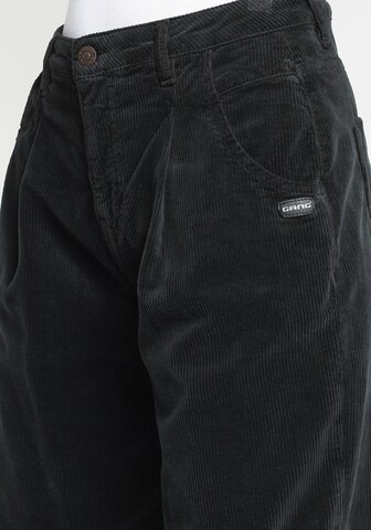Gang Tapered Pleat-Front Pants 'Silvia' in Black