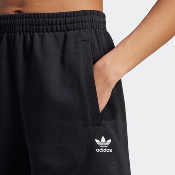 ADIDAS ORIGINALS Loosefit Παντελόνι 'Essentials' σε μαύρο