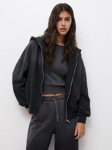 Pull&Bear Sweat jacket in Black: front