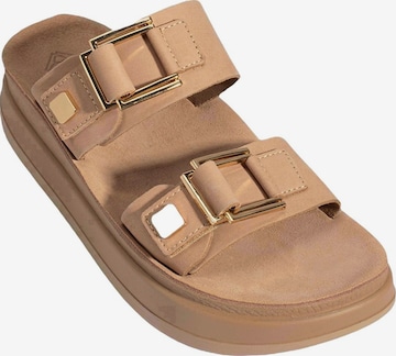 Desa - Zapatillas de casa 'DESA Damen-Keilsandalen aus Nubukleder mit Schnallendetail' en beige: frente