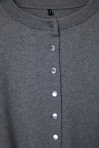 Trendyol Strickjacke in Grau