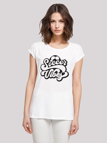 T-shirt 'Soccer Vibes Typography Sporty Graphic' F4NT4STIC en blanc : devant