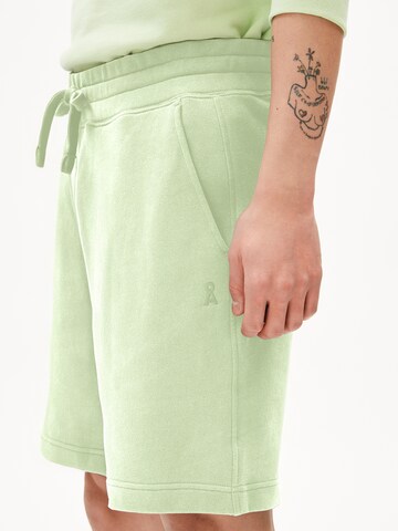 ARMEDANGELS Regular Trousers 'Maarcolos' in Green: front