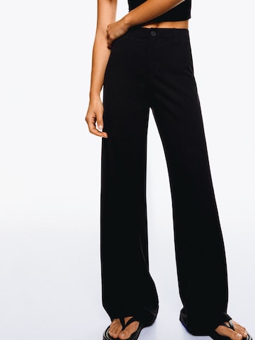 Wide leg Pantaloni cu dungă de la Bershka pe negru: față