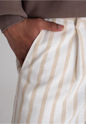 Loosefit Pantaloni con pieghe di Prohibited in beige