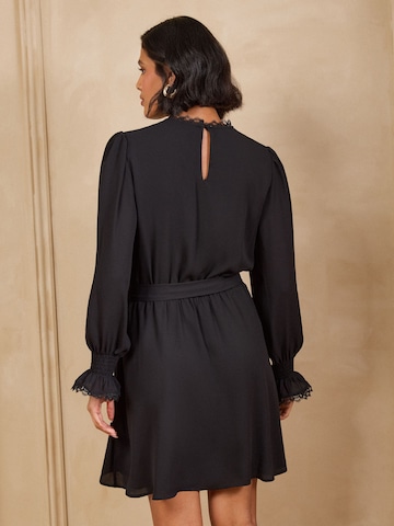 Rochie de la love & roses pe negru