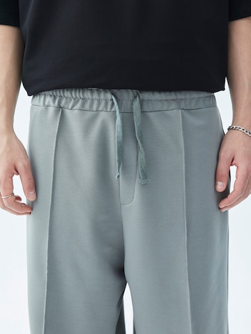 VAMOS CLO - Loosefit Calças 'McAllen' em cinzento